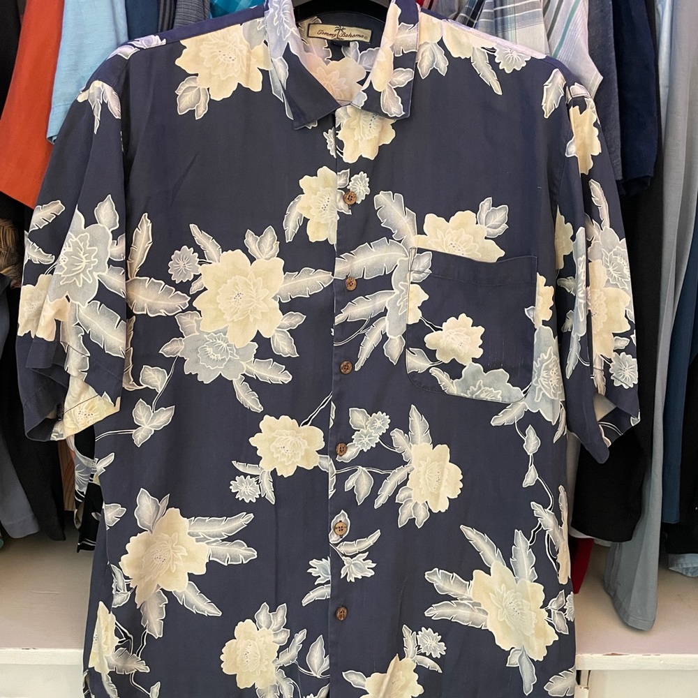 Tommy Bahama-Button Down Camp Shirt-Men’s LARGE-100%Silk